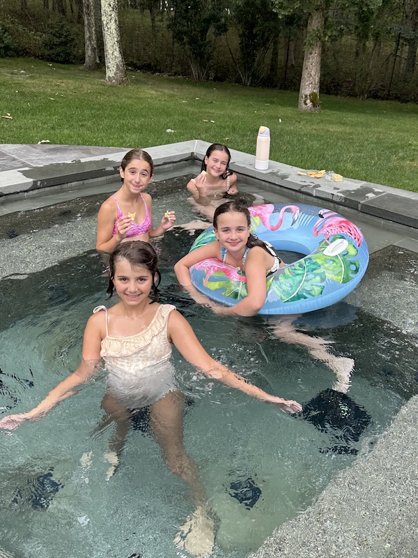 Laia and Sofia visiting friends before the start of the new school year